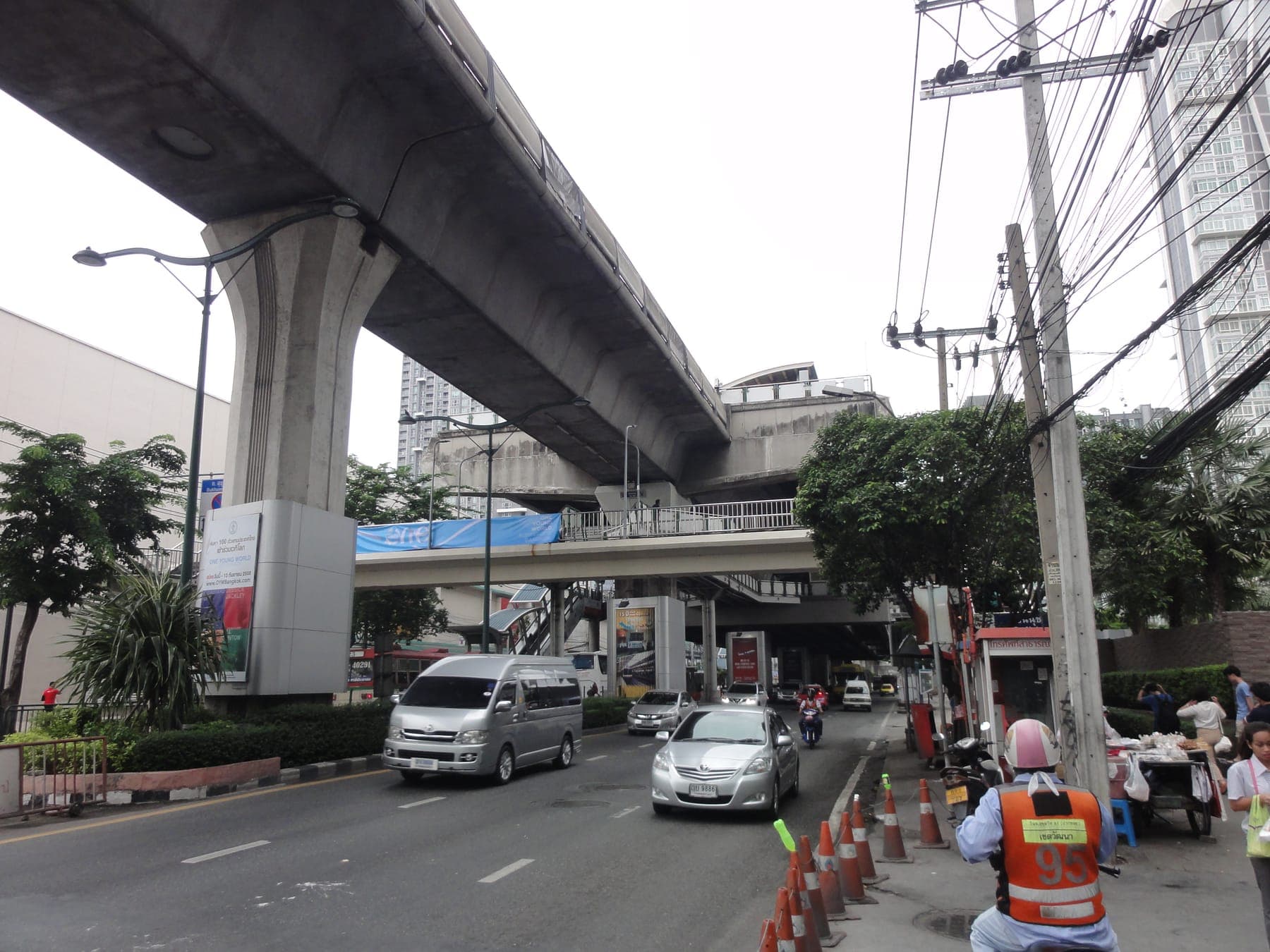 On Nut BTS station on the Sukhumvit Line, photographed 7 November 2015