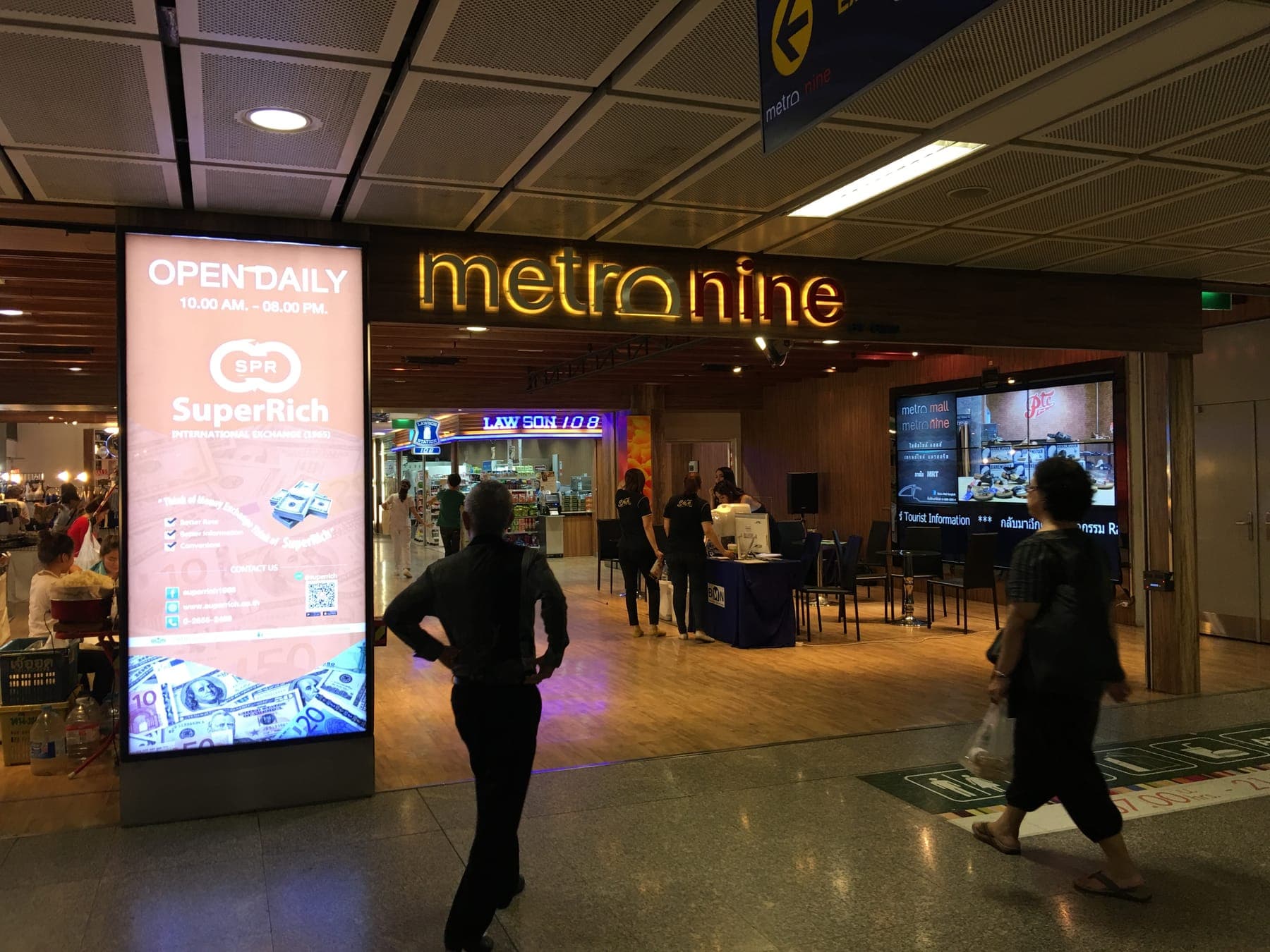 Metro Nine, the small mall attached to MRT Phra Ram 9 station